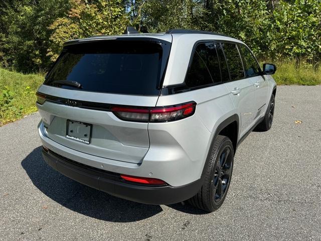 new 2025 Jeep Grand Cherokee car, priced at $45,999