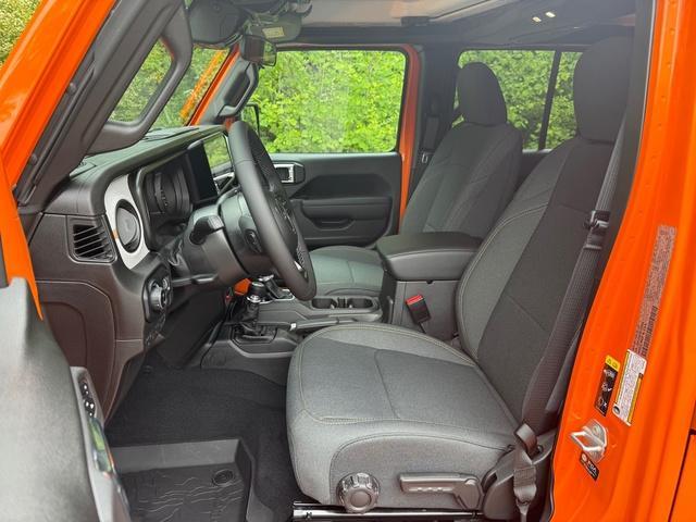 new 2025 Jeep Gladiator car, priced at $47,795