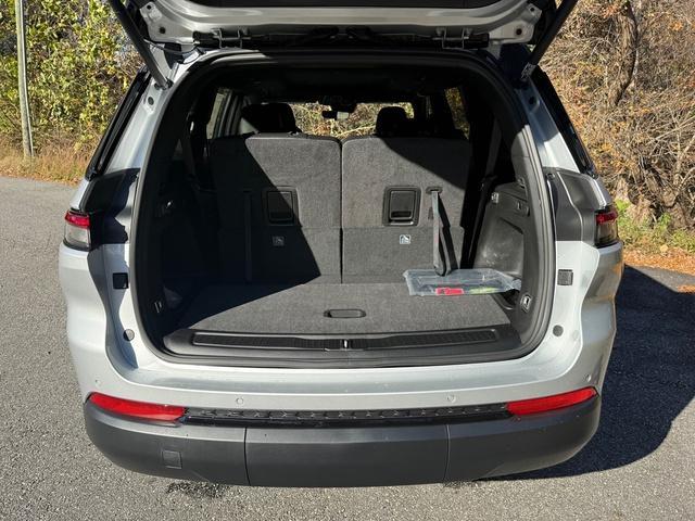 new 2025 Jeep Grand Cherokee L car, priced at $50,590