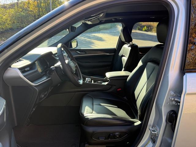 new 2025 Jeep Grand Cherokee L car, priced at $50,590