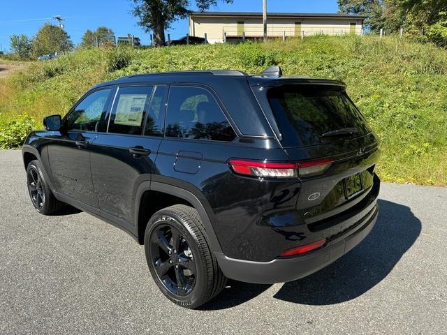 new 2025 Jeep Grand Cherokee car, priced at $45,999