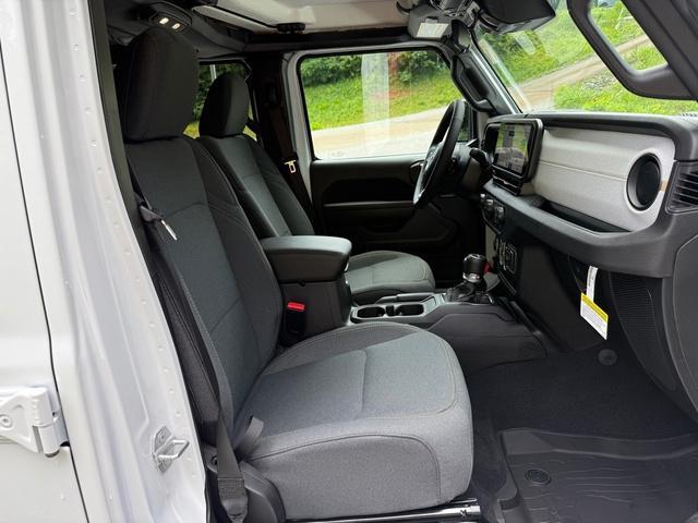 new 2025 Jeep Gladiator car, priced at $45,974