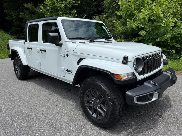 new 2025 Jeep Gladiator car, priced at $45,974