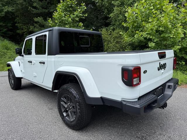 new 2025 Jeep Gladiator car, priced at $45,974