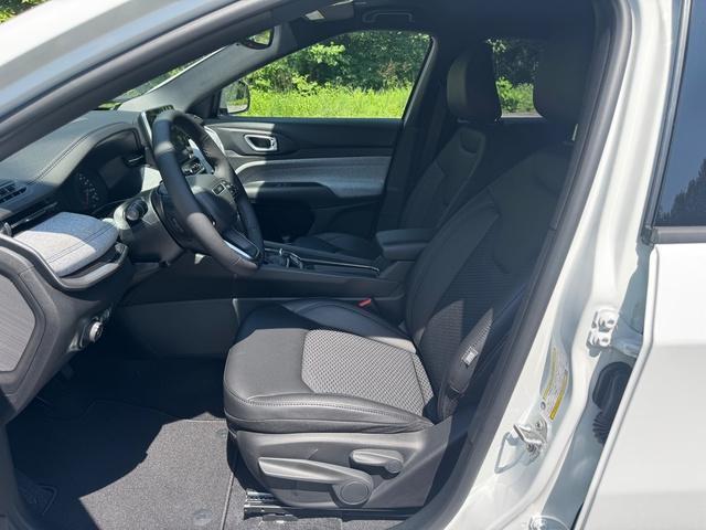 new 2025 Jeep Compass car, priced at $28,500