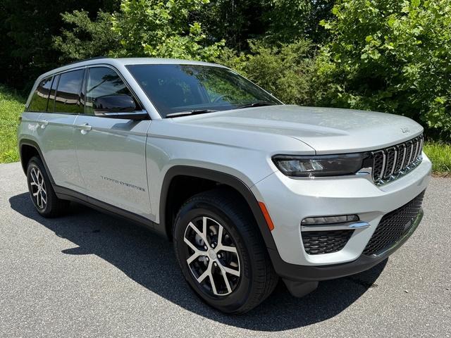 new 2025 Jeep Grand Cherokee car, priced at $42,852