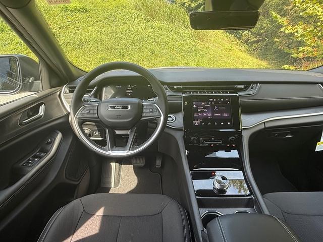 new 2025 Jeep Grand Cherokee L car, priced at $40,890