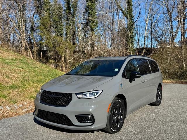 new 2025 Chrysler Pacifica Hybrid car, priced at $52,390