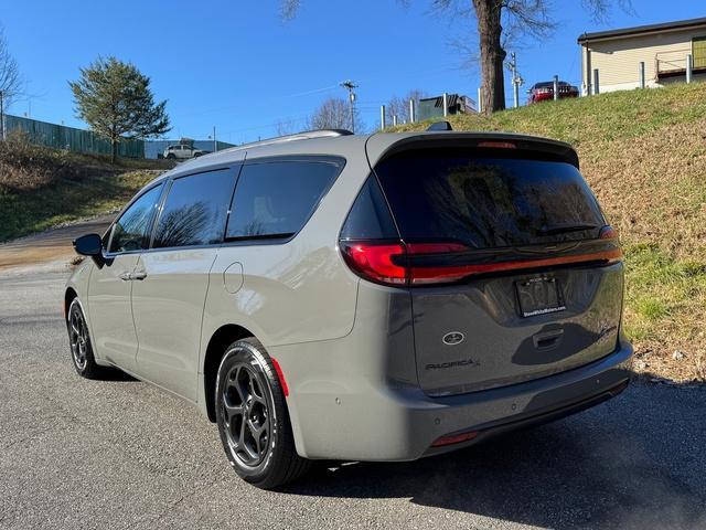 new 2025 Chrysler Pacifica Hybrid car, priced at $52,390