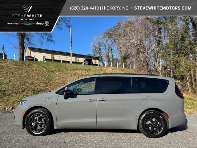 new 2025 Chrysler Pacifica Hybrid car, priced at $52,390