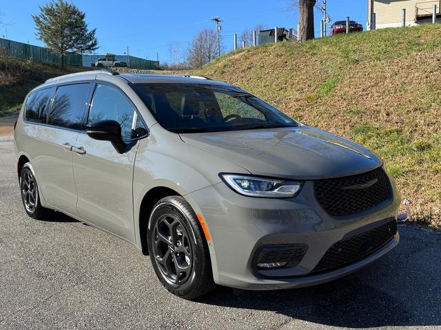 new 2025 Chrysler Pacifica Hybrid car, priced at $52,390