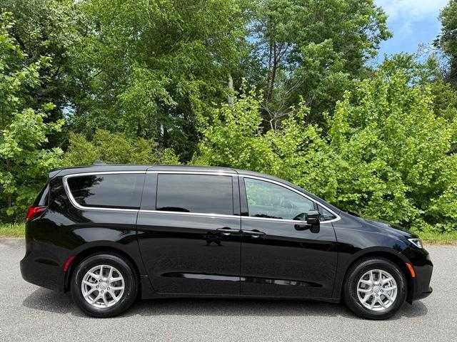 new 2025 Chrysler Pacifica car, priced at $41,593