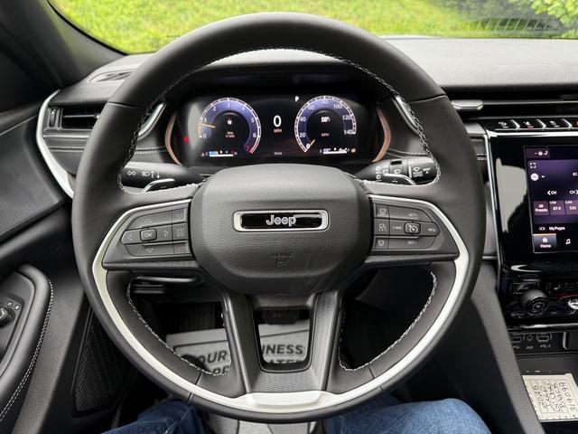 new 2025 Jeep Grand Cherokee car, priced at $43,998