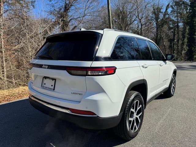 new 2025 Jeep Grand Cherokee car, priced at $48,999