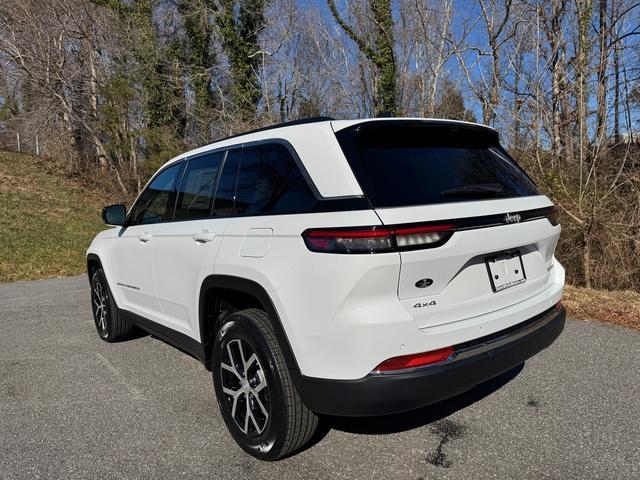 new 2025 Jeep Grand Cherokee car, priced at $48,999