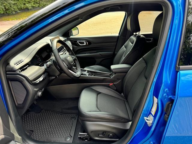 new 2024 Jeep Compass car, priced at $32,999