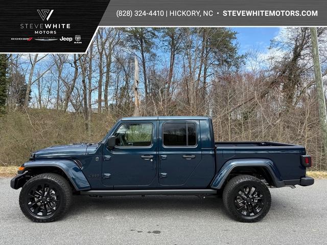 new 2025 Jeep Gladiator car, priced at $43,590