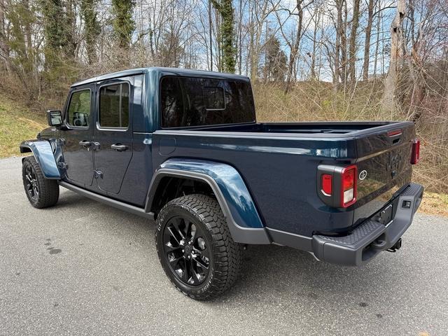 new 2025 Jeep Gladiator car, priced at $43,590