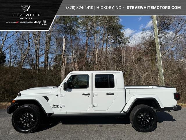 new 2025 Jeep Gladiator car, priced at $42,590