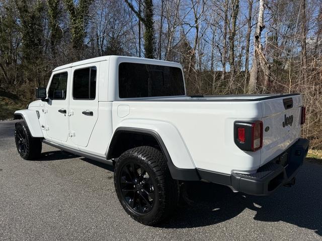 new 2025 Jeep Gladiator car, priced at $42,590