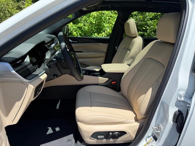 new 2025 Jeep Grand Cherokee L car, priced at $50,998