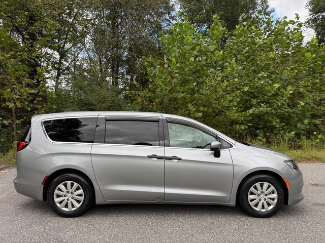 used 2018 Chrysler Pacifica car, priced at $12,400