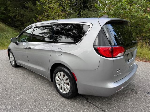 used 2018 Chrysler Pacifica car, priced at $12,400
