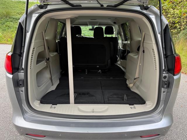 used 2018 Chrysler Pacifica car, priced at $12,400