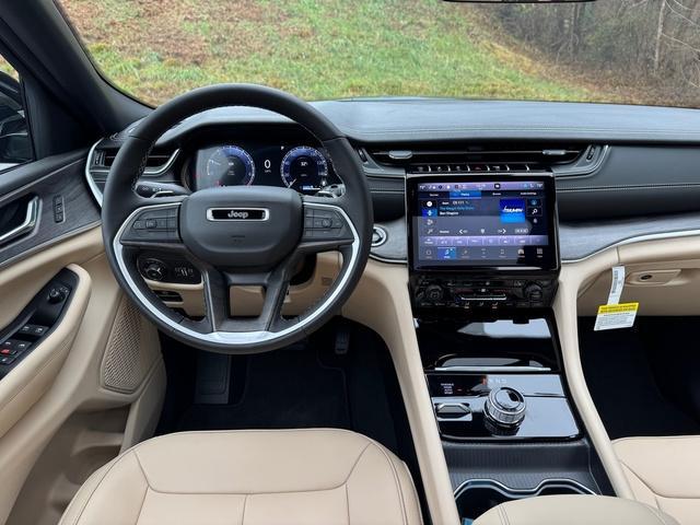 new 2025 Jeep Grand Cherokee car, priced at $45,590