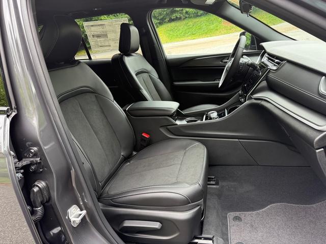 new 2025 Jeep Grand Cherokee car, priced at $41,751