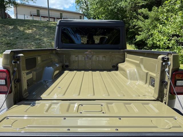 new 2025 Jeep Gladiator car, priced at $44,297
