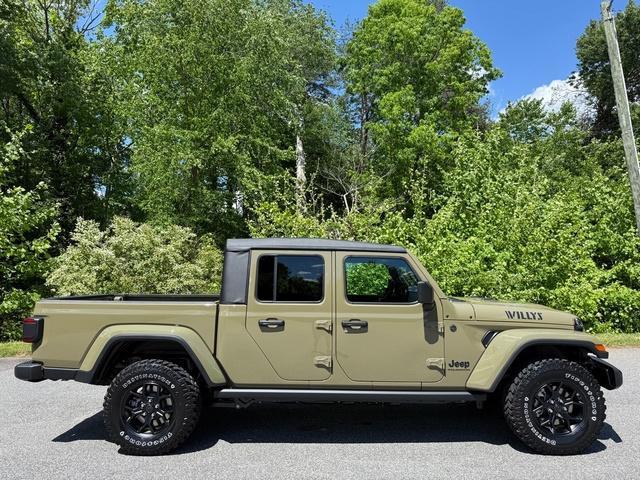 new 2025 Jeep Gladiator car, priced at $44,297