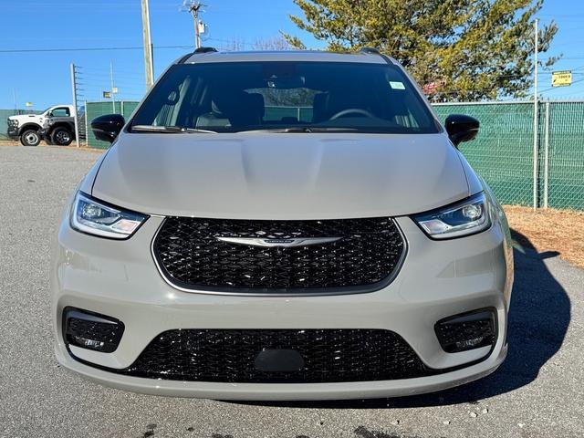 new 2025 Chrysler Pacifica car, priced at $47,999