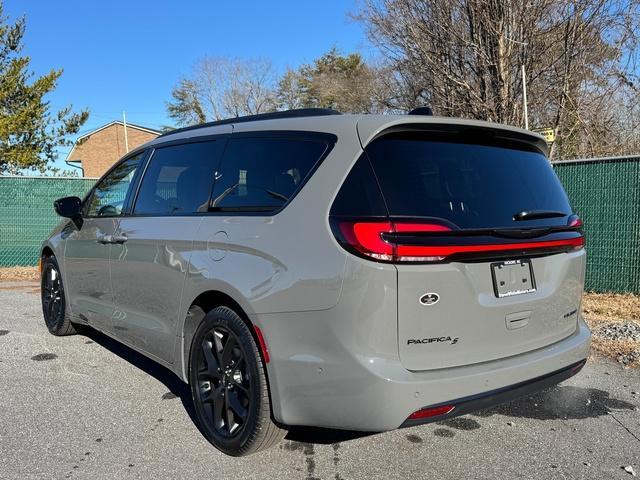 new 2025 Chrysler Pacifica car, priced at $47,999