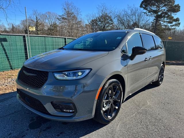 new 2025 Chrysler Pacifica car, priced at $47,999