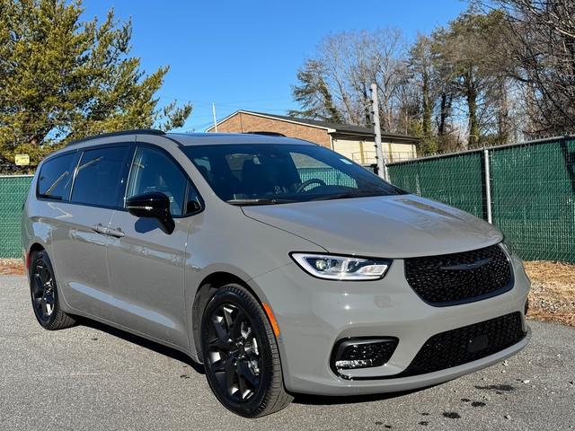 new 2025 Chrysler Pacifica car, priced at $47,999