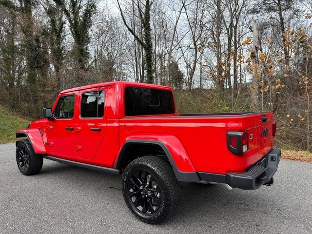 new 2025 Jeep Gladiator car, priced at $42,590