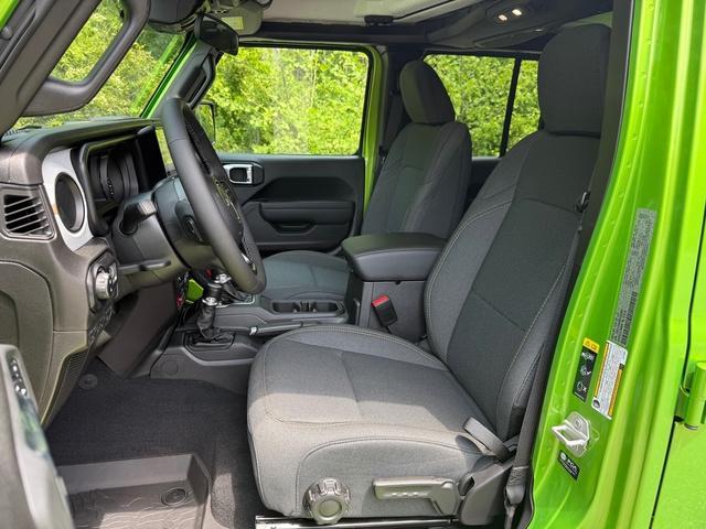 new 2025 Jeep Gladiator car, priced at $47,539
