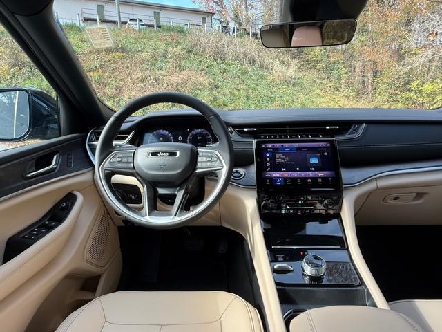 new 2025 Jeep Grand Cherokee car, priced at $45,690