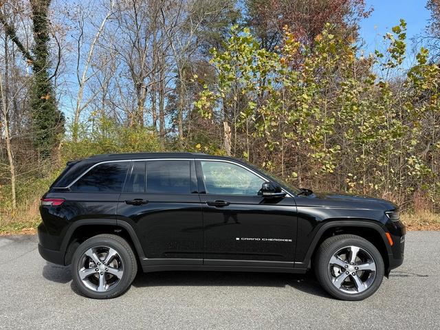 new 2025 Jeep Grand Cherokee car, priced at $45,690