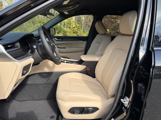 new 2025 Jeep Grand Cherokee car, priced at $45,690