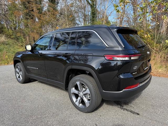 new 2025 Jeep Grand Cherokee car, priced at $45,690