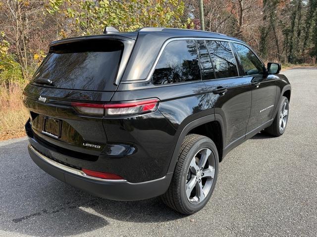 new 2025 Jeep Grand Cherokee car, priced at $45,690