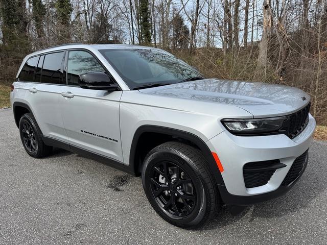 new 2025 Jeep Grand Cherokee car, priced at $41,999