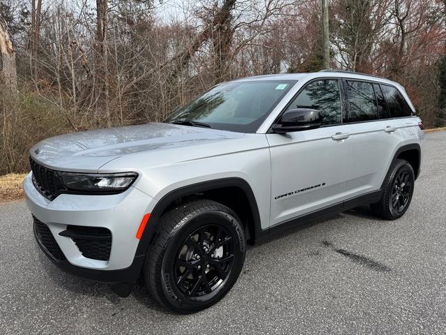 new 2025 Jeep Grand Cherokee car, priced at $41,999