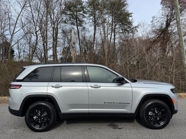 new 2025 Jeep Grand Cherokee car, priced at $41,999