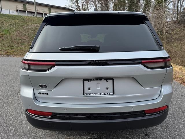 new 2025 Jeep Grand Cherokee car, priced at $41,999