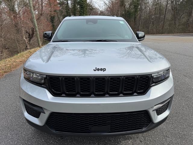 new 2025 Jeep Grand Cherokee car, priced at $41,999