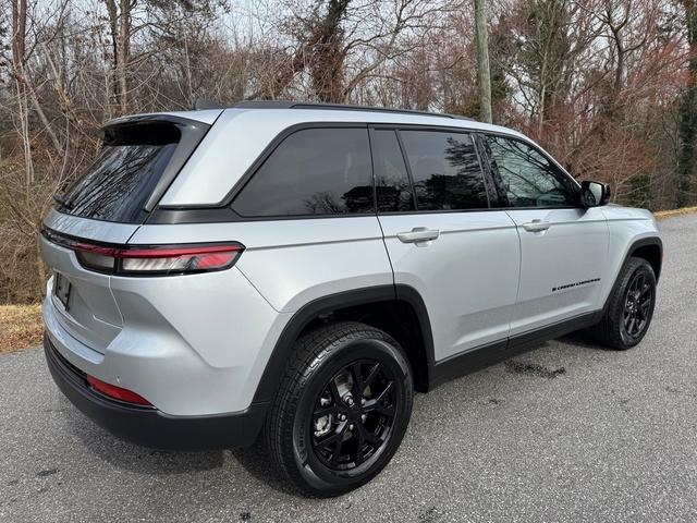 new 2025 Jeep Grand Cherokee car, priced at $41,999