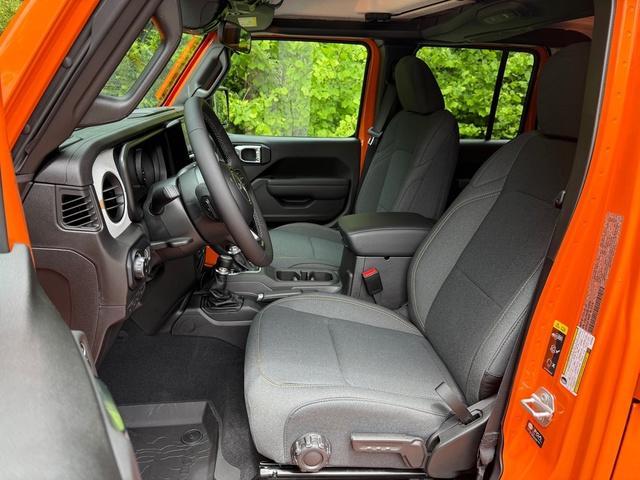 new 2025 Jeep Gladiator car, priced at $42,971